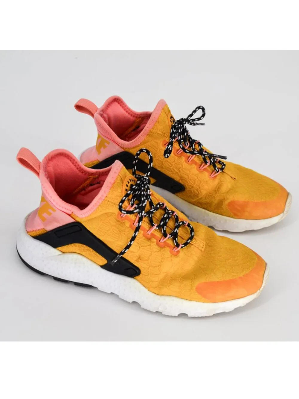 Nike Air Huarache Run Ultra SE Sneakers Gold Dart Black 859516-700 Women's 6.5